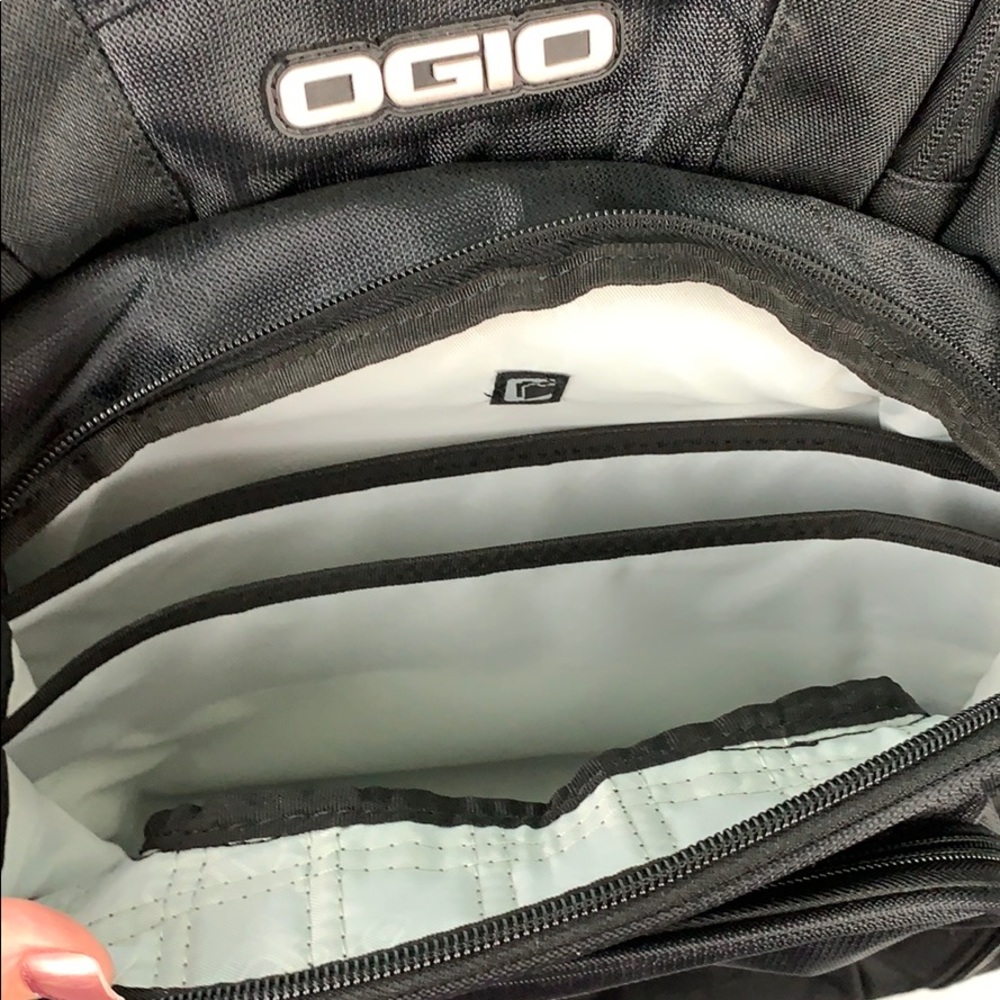 **SOLD Mastermind Backpack 17" Laptop Computer Bag - Picture 3 of 8